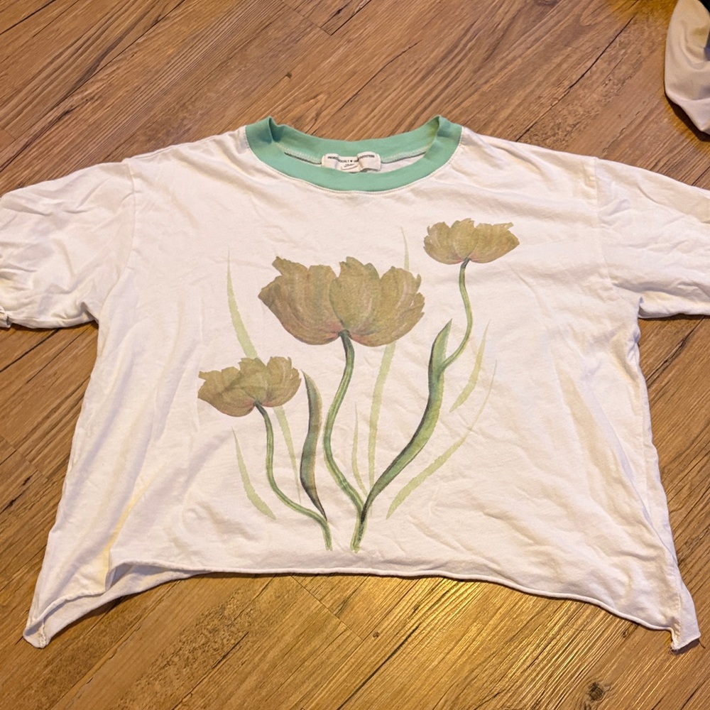 Urban Outfitters Kids Tee with Floral Print and Green Collar